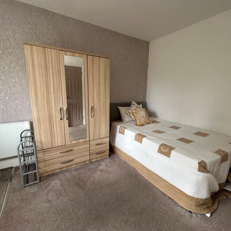 House share to rent - Photo 1