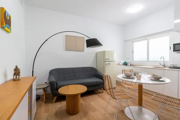 Calle Alfonso XII, Sevilla, Andalusia 41001 - Photo 1