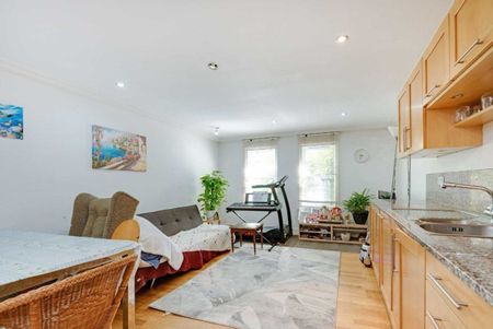 Finchley Road, Hampstead, NW3 - Photo 2