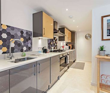 Contemporary house in a desirable location - Photo 6