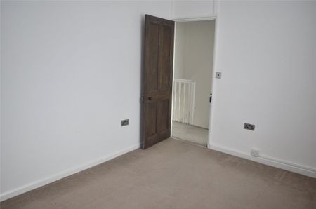 Malling Gardens, Morden, SM4 - Photo 5