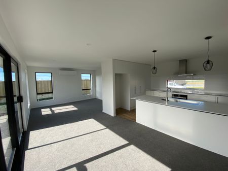 3 Bedroom Home in Ravenswood - 6 Months Rental - Photo 5