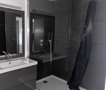 Location Appartement 3 pièces 74m² MARIGNANE 13700 - Photo 6