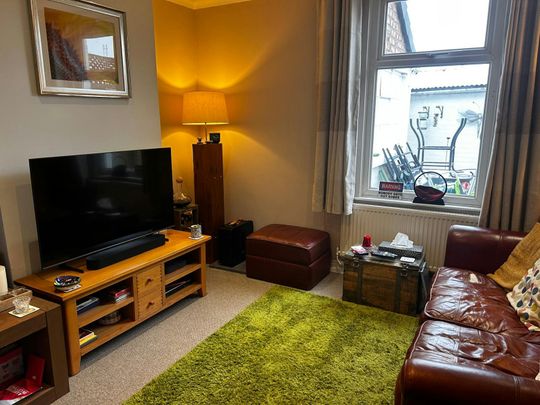 Terraced House to rent on - Photo 1