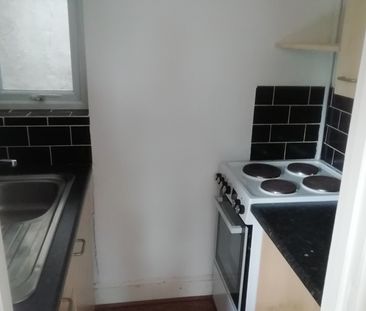 Studio Flat, Albert Road, BN1 - Photo 3