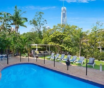 Surfers Paradise Large 1 Bedroom + study furnished unit - Photo 3