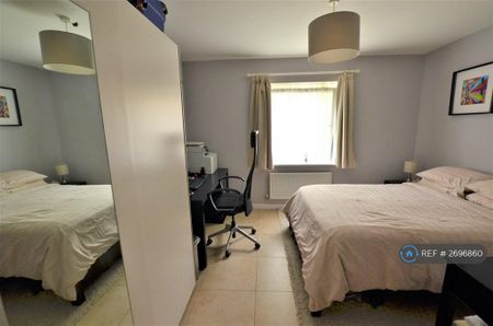 2 bedroom flat to rent - Photo 2