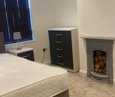 City Centre Three Bed House Share - Photo 5