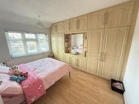 5 bedroom end of terrace house to rent - Photo 4