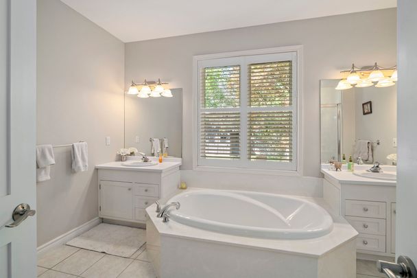 For Lease - 902 Adirondack Road, London South, Ontario - Photo 1