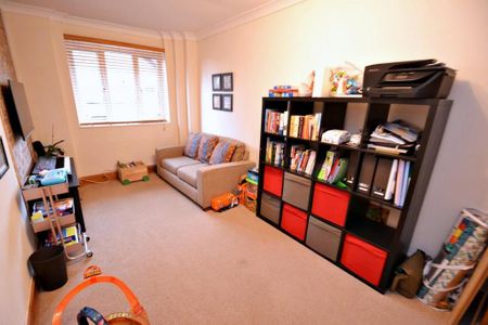 4 bedroom detached house to rent - Photo 2