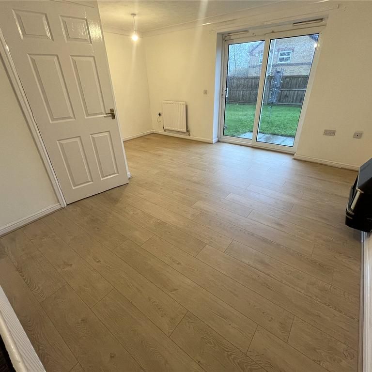 3 bedroom end of terrace house to rent - Photo 1