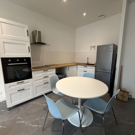 APPARTEMENT T2 A LOUER - LYON 7EME ARRONDISSEMENT - 38.89 m2 - 898 € charges comprises par mois - Photo 3