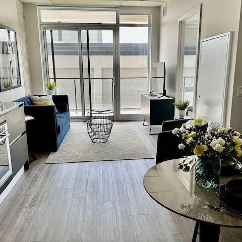 In the middle of it all, but a world apart! - Photo 1