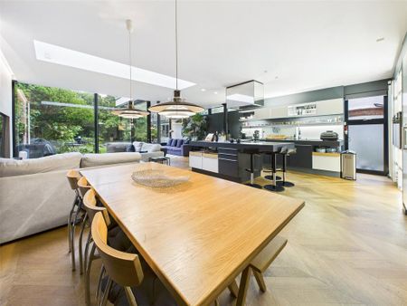 5 bedroom semi-detached house to rent - Photo 4