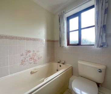 2 bedroom Semi-Detached House to let - Photo 2