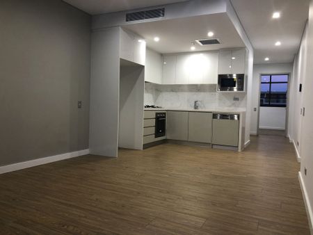 Chic & Modern 1-Bedroom Apartment in the Heart of Waterloo - Photo 4