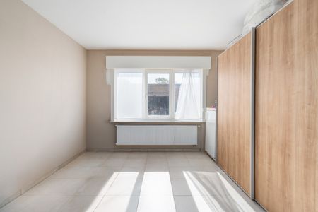 Gelijkvloers appartement met twee slaapkamers en garage. - foto 5