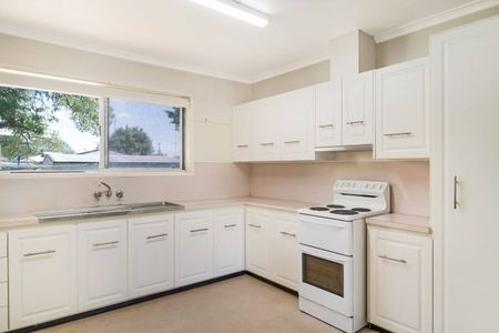 Spacious Family Living in Sought-After East Toowoomba - Photo 5