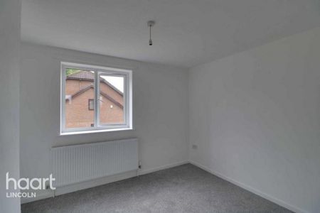 2 bedroom semi-detached house to rent - Photo 3