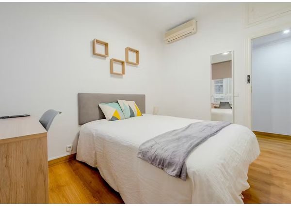 Calle de Pilar de Zaragoza, Madrid, Community of Madrid 28028