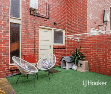Amazing Townhouse in West Lakes, No Less! - Photo 5