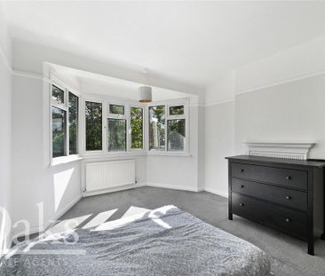 4 bedroom semi-detached house to rent - Photo 6