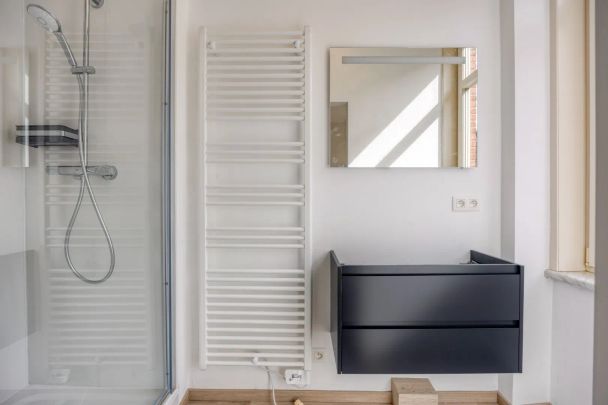 Totaal gerenoveerde en zeer goed gelegen woning op wandelafstand station met 3 ruime slaapkamers en bureauruimte - EPC A (81) kWh/m² - Photo 1