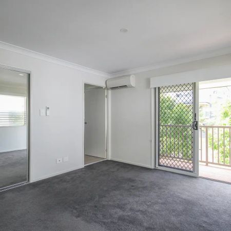 LUXURY TOWNHOUSE - PRIVATE COURTYARD - AIR CONDITIONED - Photo 3