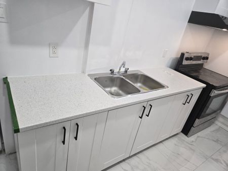 2723 Boul. Keller, Montréal (Saint-Laurent), QC H4K - Photo 5