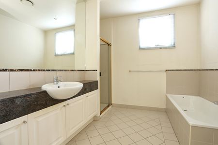 3/15 Queens Road, Melbourne VIC 3004 - Photo 2