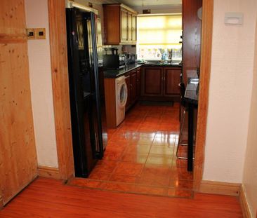 4 bedroom semi-detached house to rent - Photo 5