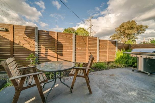 8 Erskine Ridge, Mooroolbark - Photo 1