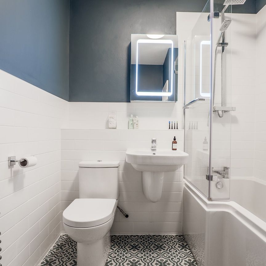 1 Bed Flat, Canadian Avenue, SE6 - Photo 1