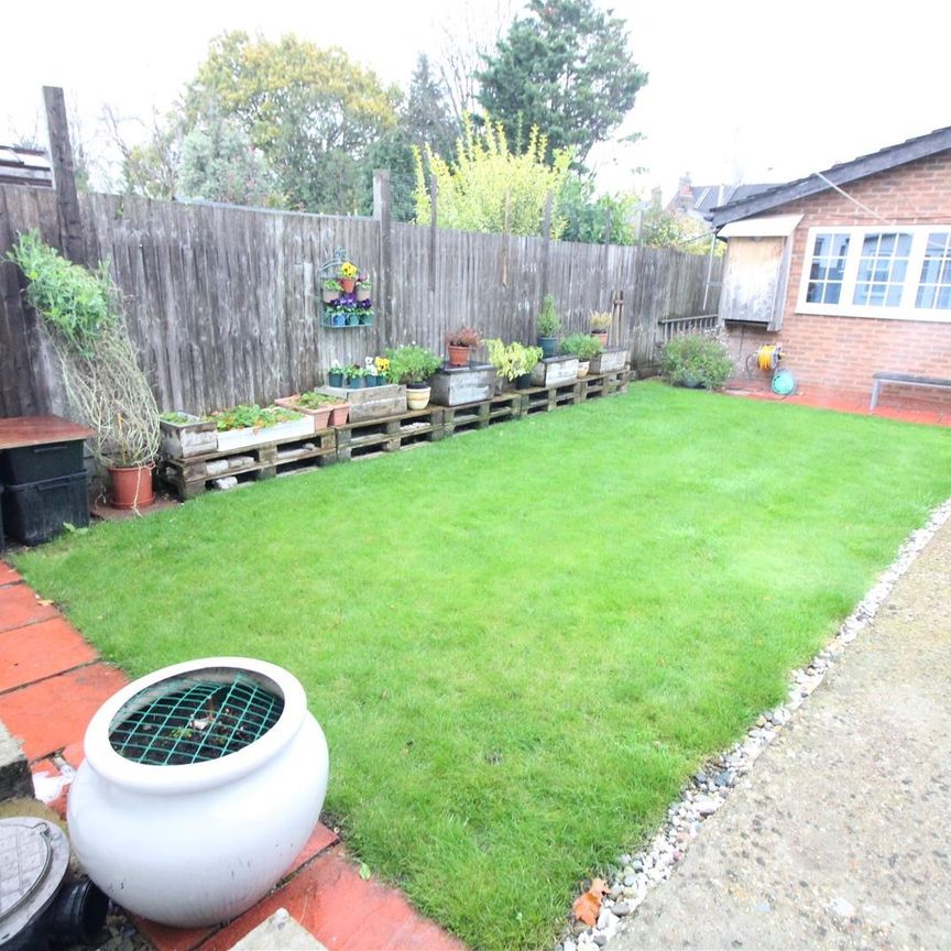 Hanworth Road, Hounslow - Photo 2