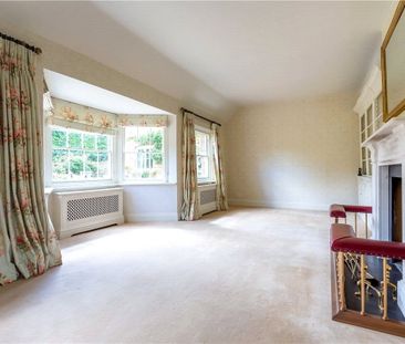 An impressive and well presented family house situated in a popular... - Photo 3