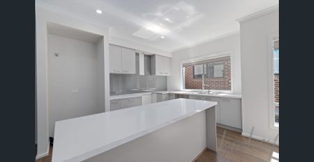 Impressive Family Home in Aurora Estate - Photo 3