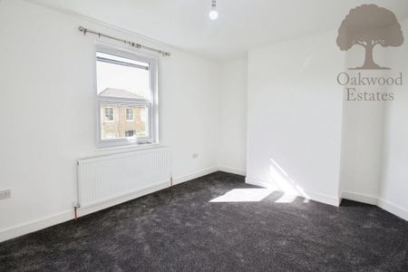 5 bedroom semi-detached house to rent - Photo 3