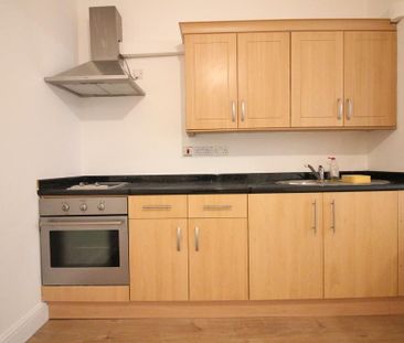 Chertsey Bridge Road, Chertsey - Photo 3