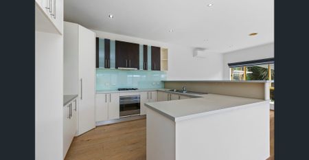 A NEWPORT GEM! - Photo 2