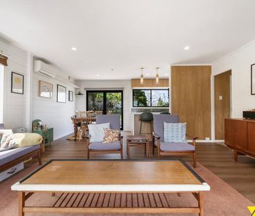 Elevated Coastal Living with Panoramic Harbour Views - Photo 2