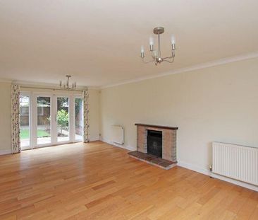 4 bedroom detached house to rent - Photo 2