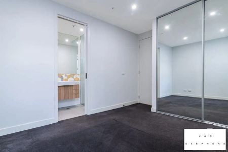 “Contemporary, Light-Filled Apartment in the Heart of Footscray” - Photo 2