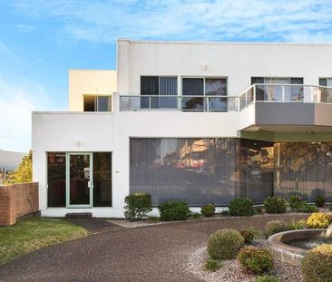 Spacious 3-Bedroom Apartment in Prime Wollongong Location - Photo 3