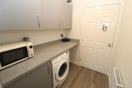 3 bedroom semi-detached house to rent - Photo 3