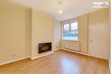3 bedroom terraced house to rent - Photo 3