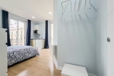 Carrer Nou de la Rambla, Barcelona, Catalonia - Photo 2