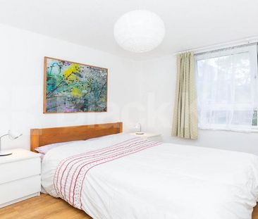 3 Bedroom, 1 bath, 1 reception Flat - Photo 2