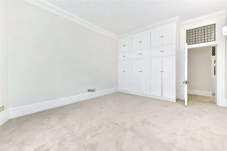 Spacious four bedroom ground floor apartment. - Photo 4