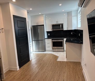 Renovated and Semi-Furnished Studio, available now - Photo 6